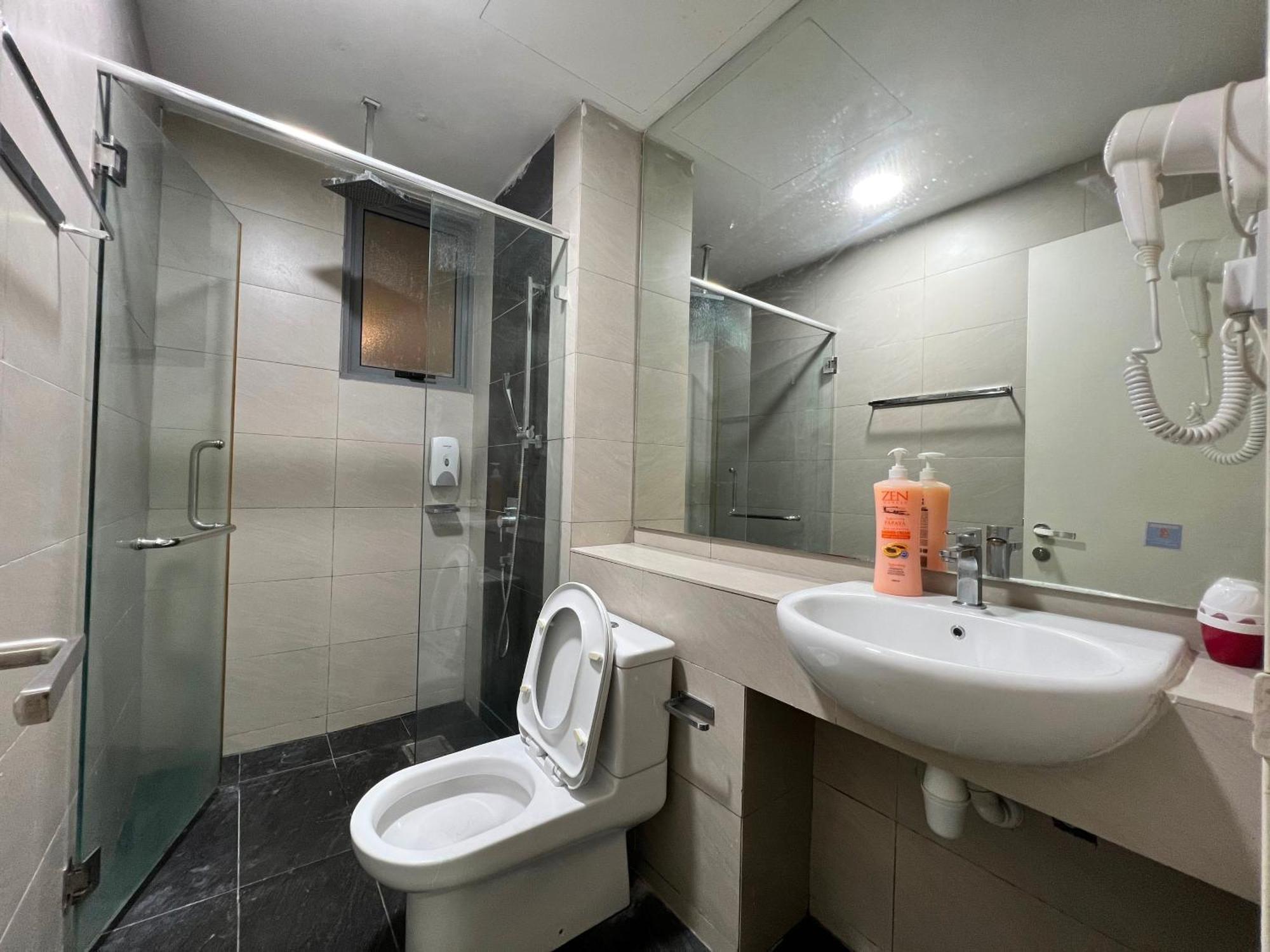 Capital O 90987 The Loft Residences Homestay @ Imago Shopping Mall 2 Kampong Sembulan Extérieur photo