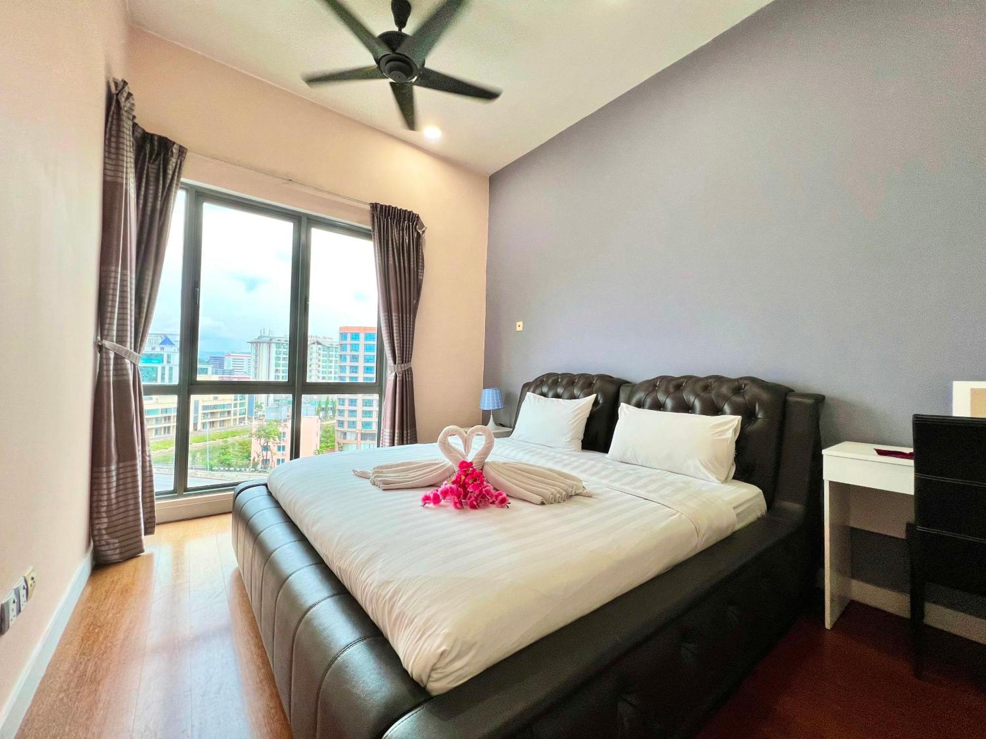 Capital O 90987 The Loft Residences Homestay @ Imago Shopping Mall 2 Kampong Sembulan Extérieur photo