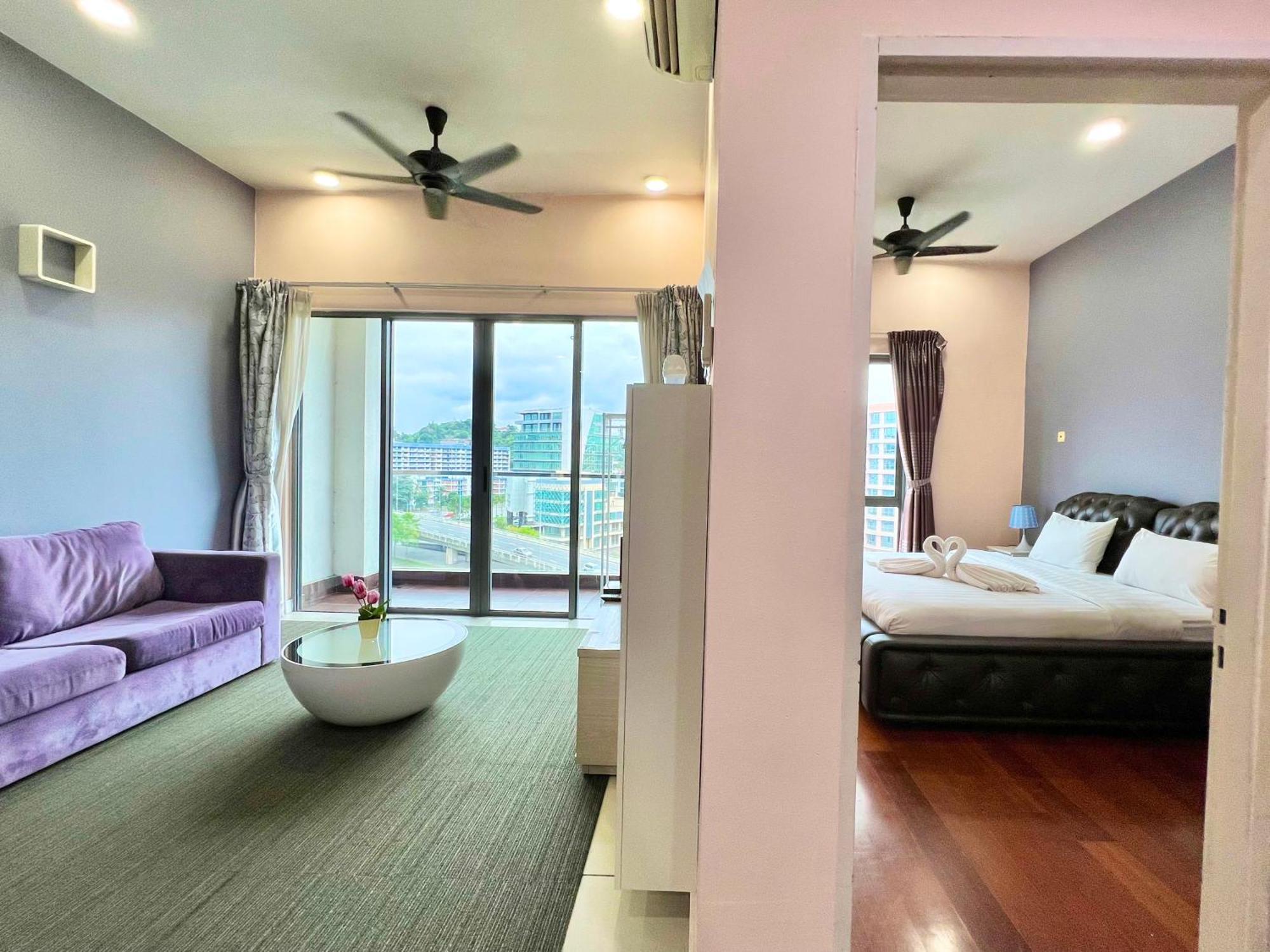 Capital O 90987 The Loft Residences Homestay @ Imago Shopping Mall 2 Kampong Sembulan Extérieur photo