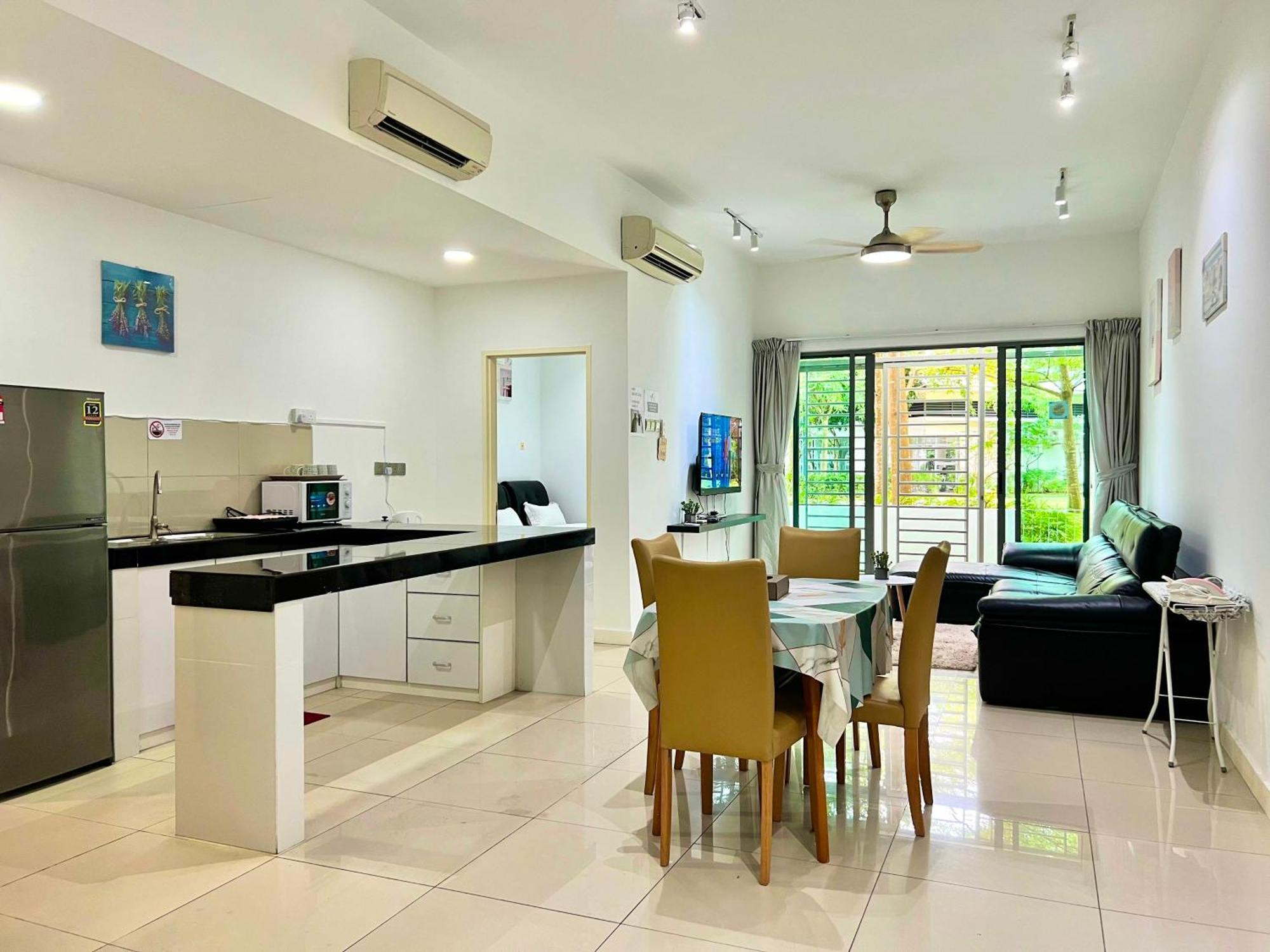 Capital O 90987 The Loft Residences Homestay @ Imago Shopping Mall 2 Kampong Sembulan Extérieur photo