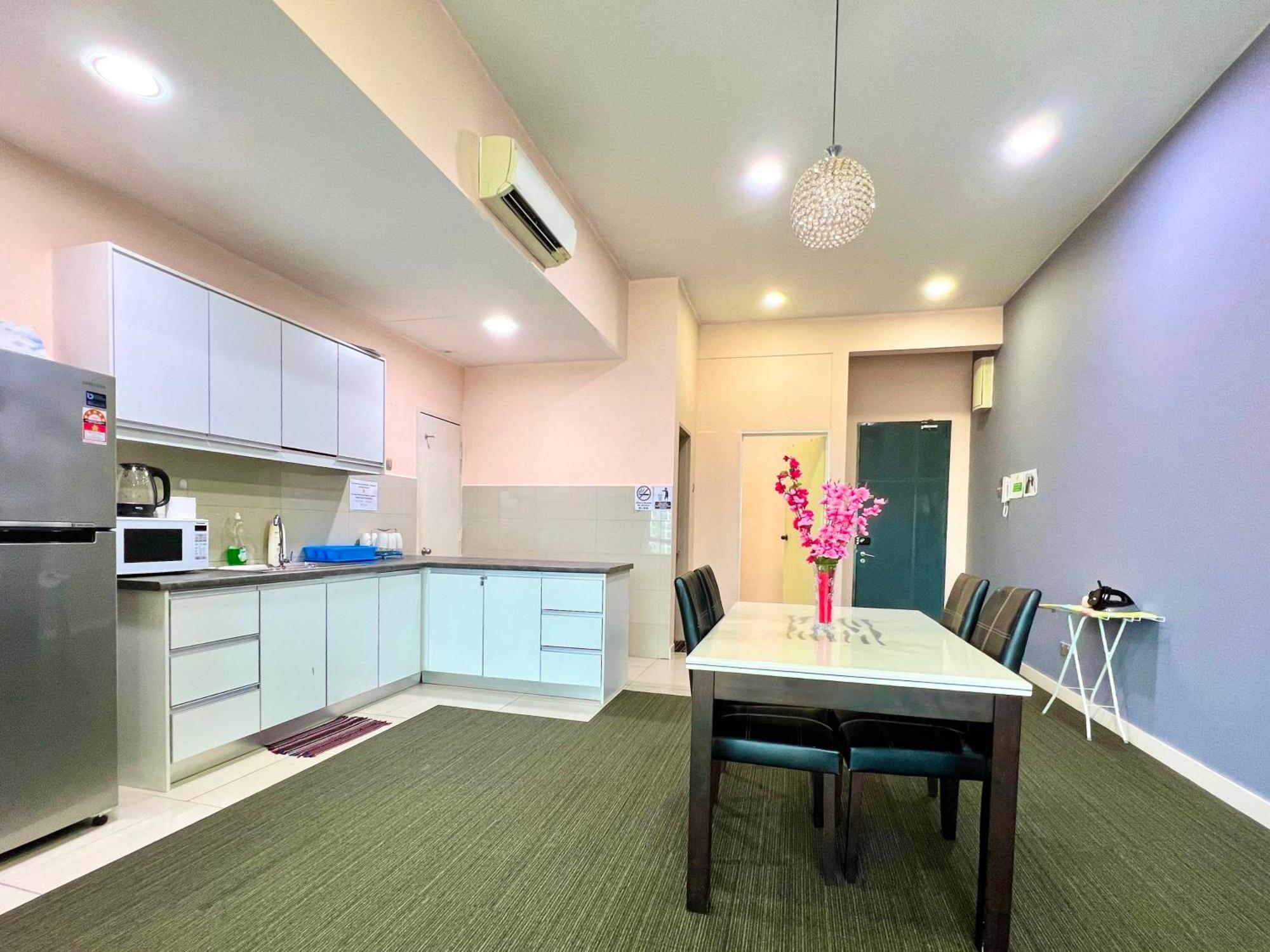 Capital O 90987 The Loft Residences Homestay @ Imago Shopping Mall 2 Kampong Sembulan Extérieur photo
