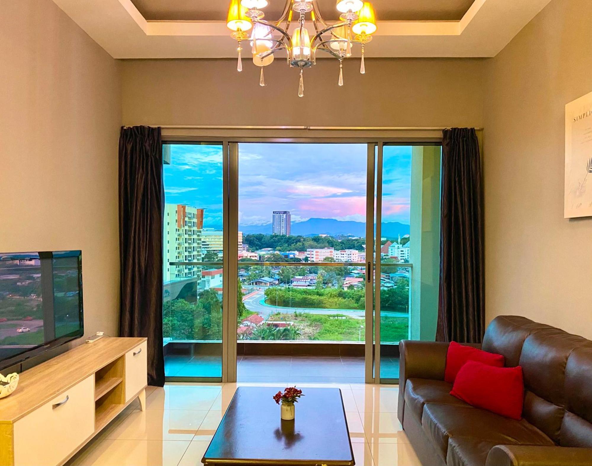 Capital O 90987 The Loft Residences Homestay @ Imago Shopping Mall 2 Kampong Sembulan Extérieur photo